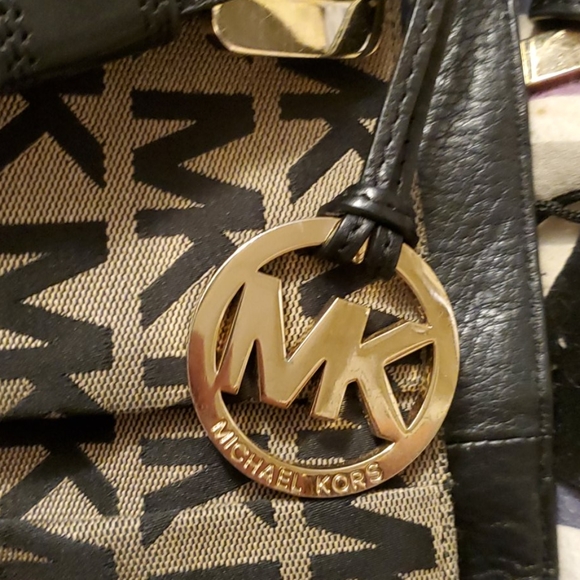 Large MK slouch purse - Picture 7 of 7